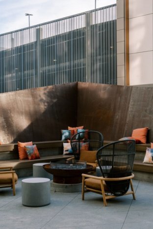 Exterior Lounge TETRA Hotel Sunnyvale CA